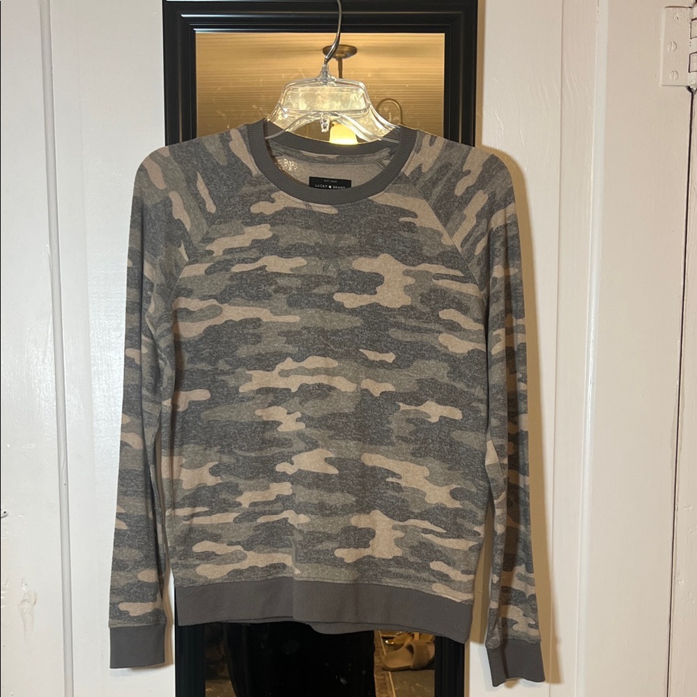 Lucky Brand Gray and Cream Camo Women's Sweater GUC